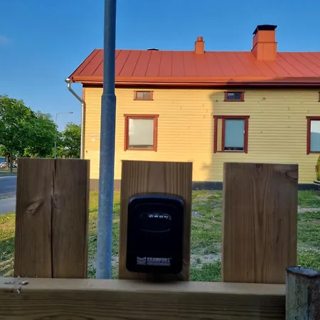 Kompakti Yksioe Numero 4 Pienkerrostalossa Apartament *