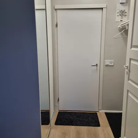 Kompakti Yksioe Numero 4 Pienkerrostalossa