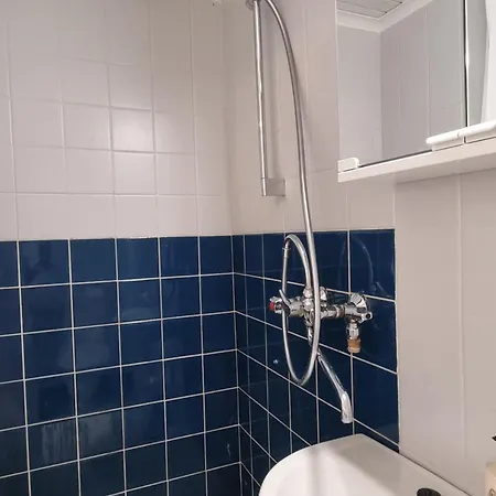 Kompakti Yksioe Numero 4 Pienkerrostalossa Apartment