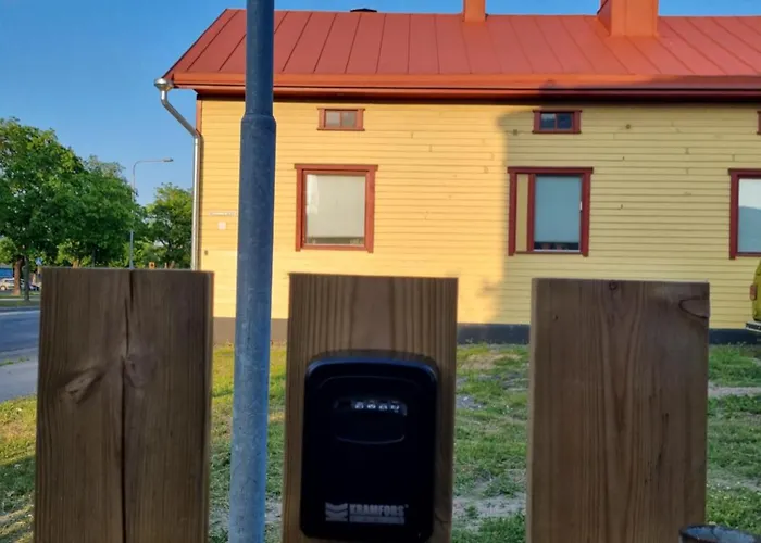 Kompakti Yksioe Numero 4 Pienkerrostalossa Lägenhet *