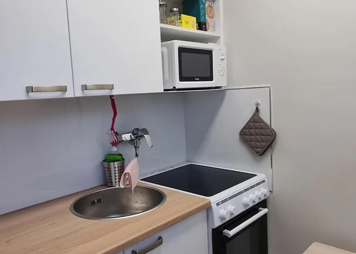 Kompakti Yksioe Numero 4 Pienkerrostalossa Lägenhet *