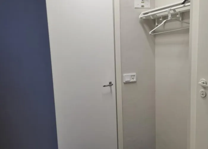 Kompakti Yksioe Numero 4 Pienkerrostalossa דירה פורי