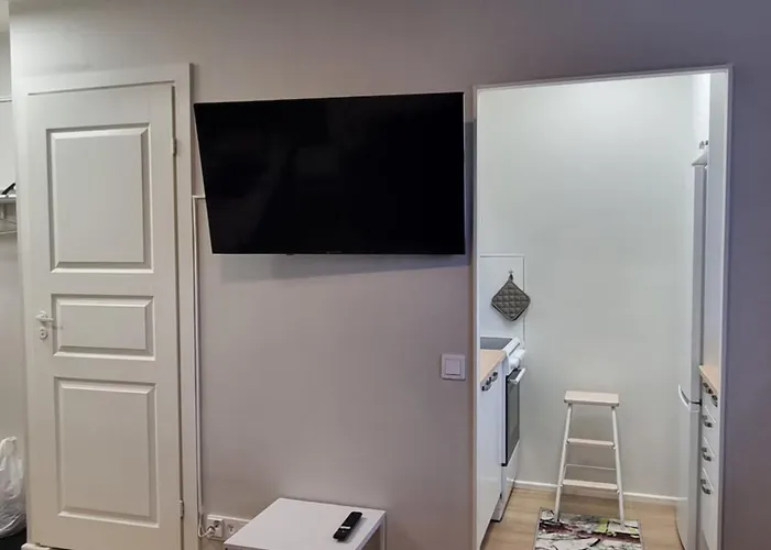 Kompakti Yksioe Numero 4 Pienkerrostalossa פורי