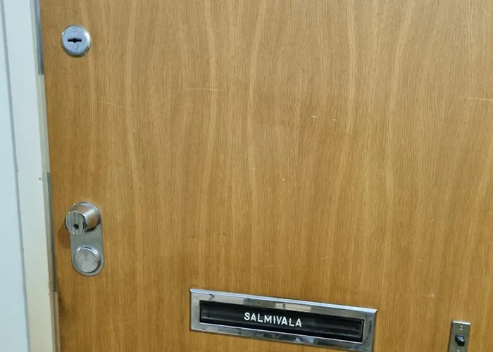 Kompakti Yksioe Numero 4 Pienkerrostalossa Lägenhet *